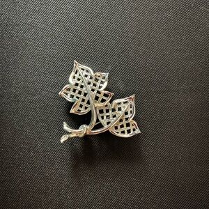 Vintage Emmons silver-tone maple leaf brooch from the 1950s. 2 x 1.5